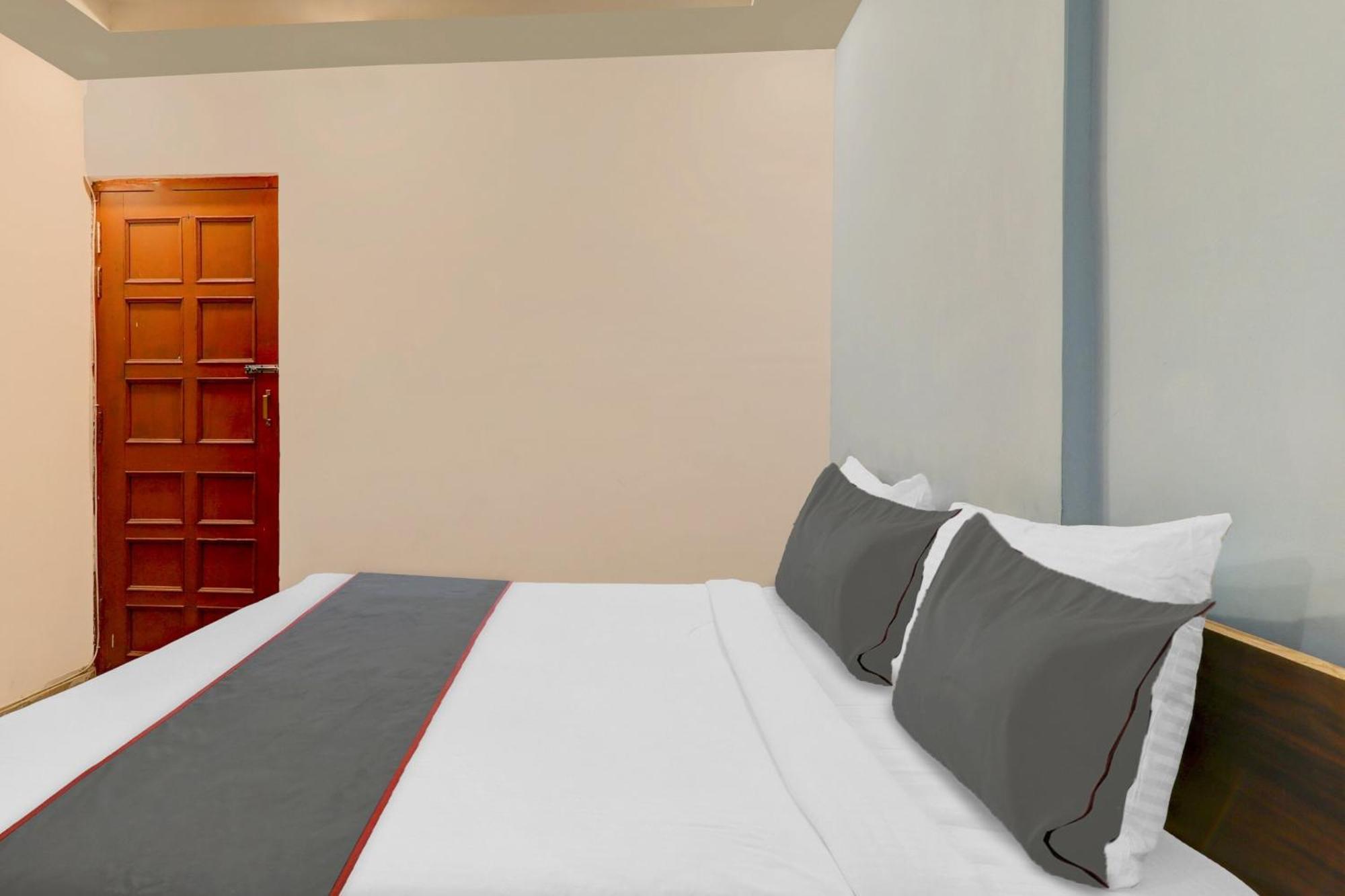 Collection O Premier Near Hazratganj Hotell Lucknow Eksteriør bilde