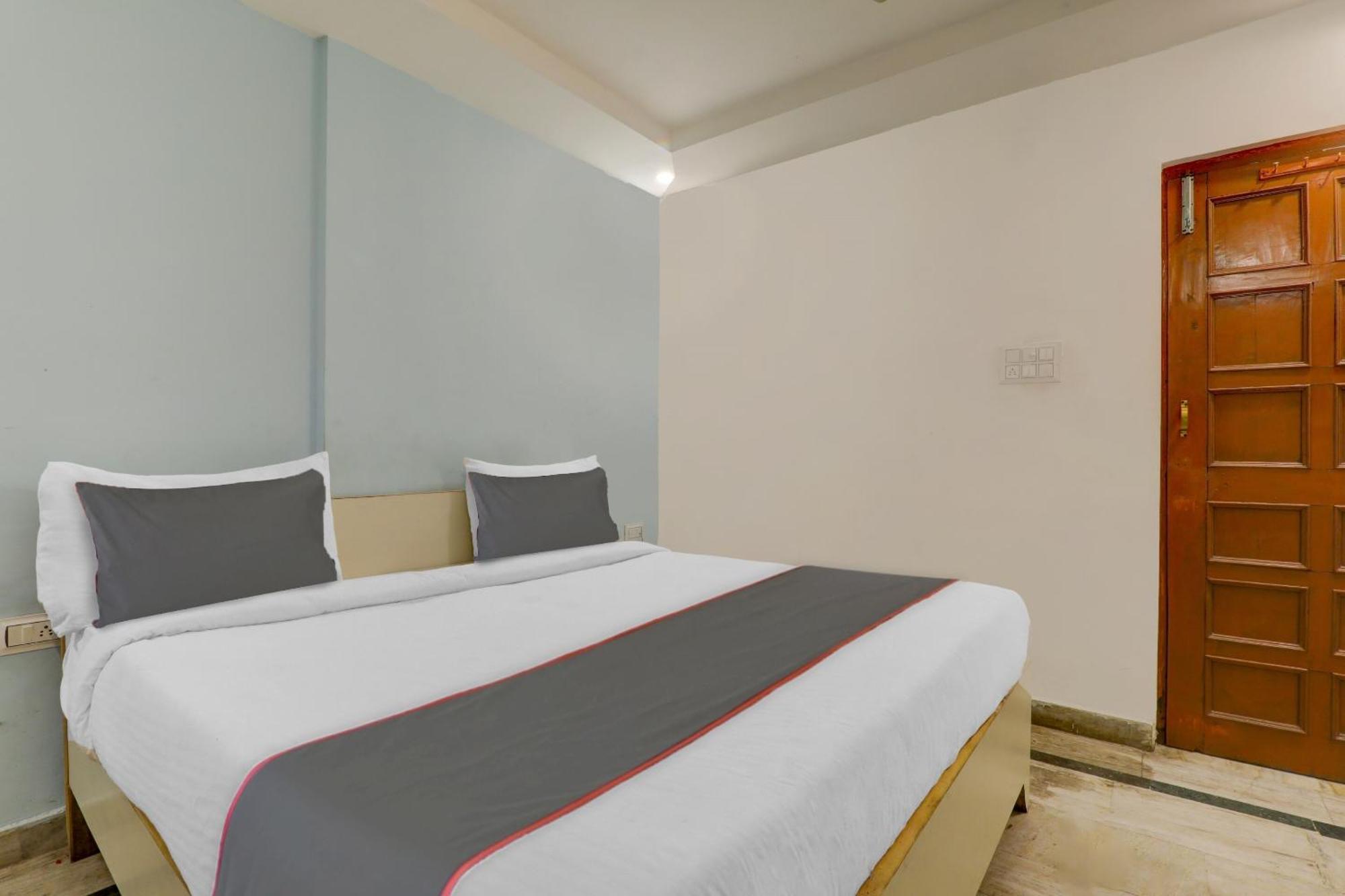 Collection O Premier Near Hazratganj Hotell Lucknow Eksteriør bilde