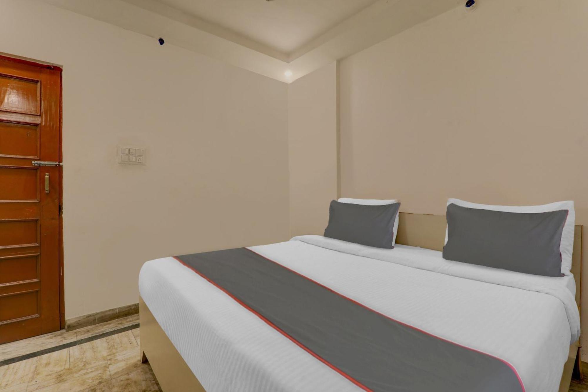 Collection O Premier Near Hazratganj Hotell Lucknow Eksteriør bilde