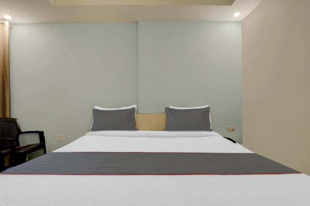 Collection O Premier Near Hazratganj Hotell Lucknow Eksteriør bilde