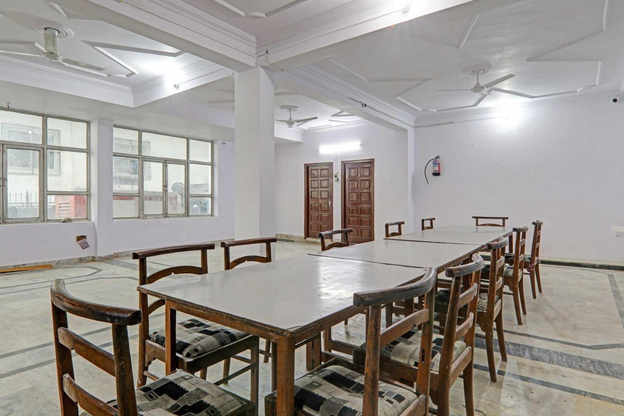 Collection O Premier Near Hazratganj Hotell Lucknow Eksteriør bilde