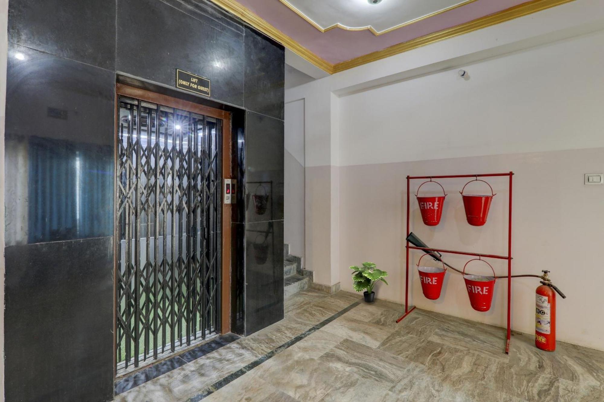 Collection O Premier Near Hazratganj Hotell Lucknow Eksteriør bilde