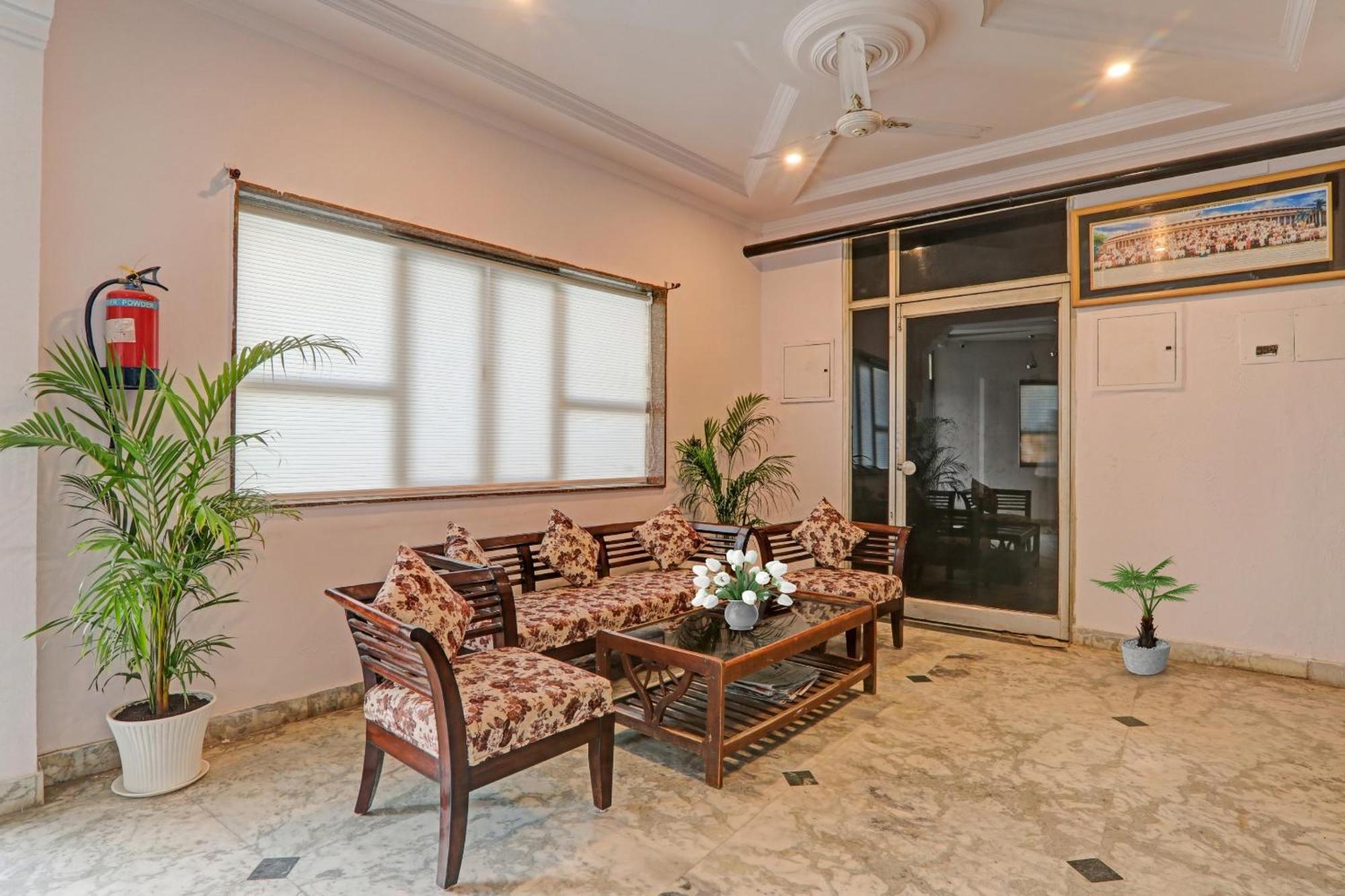 Collection O Premier Near Hazratganj Hotell Lucknow Eksteriør bilde